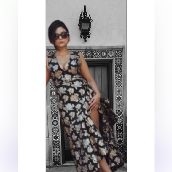 Like This Listing To Get Notified When I Go Live🛍️ - Picture 4 of 16